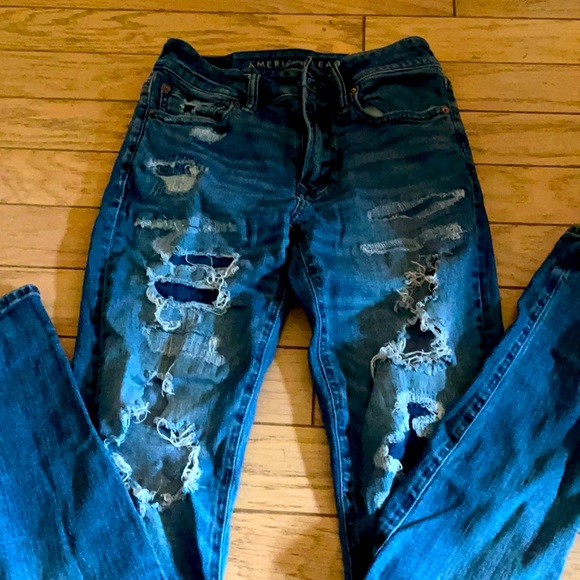 American Eagle Super distressed 👖 jeans! 28x28. - Picture 1 of 4